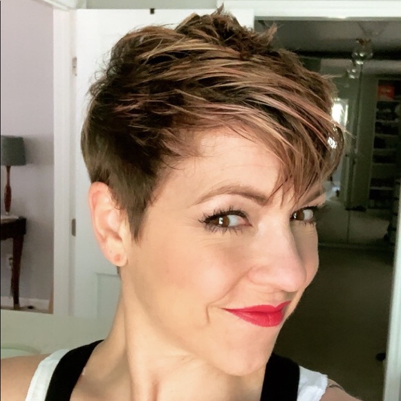 What up? I’m Nicole, come check out my closet - Picture 1 of 2